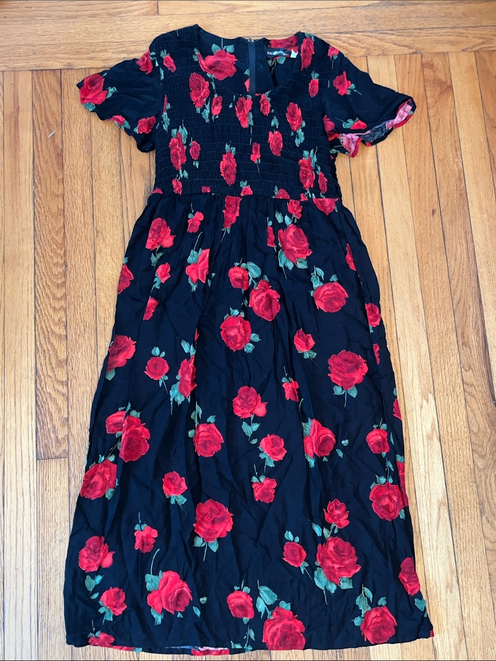 Vtg sag harbor petite black Dress with Red Rose Print and Smocked Bodice sz 8